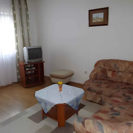 Apartment Okrug Gornji 28 *