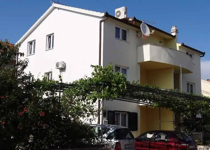 Okrug Gornji 28 公寓